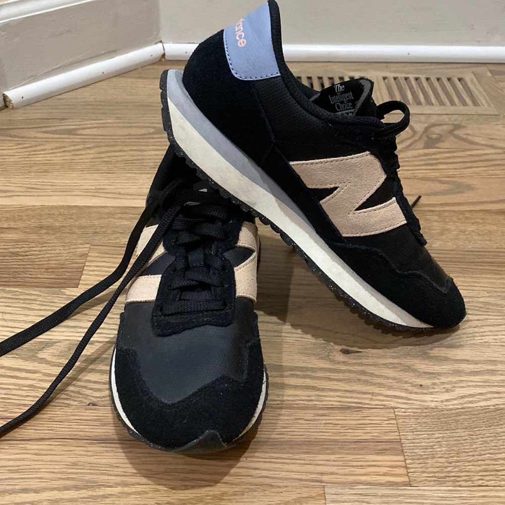 New balance 237 women’s sneakers black like new